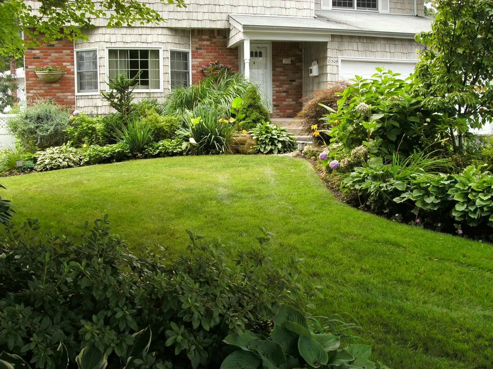 Custom yard maintenance in Bay Shore, NY by Planteriors Design and Amazing Earth