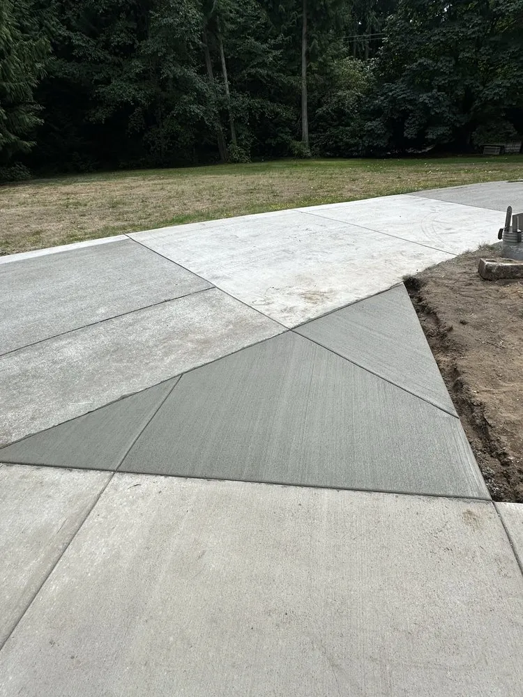 Professional lawn mowing service in Marysville, WA - Platinum Hardscapes