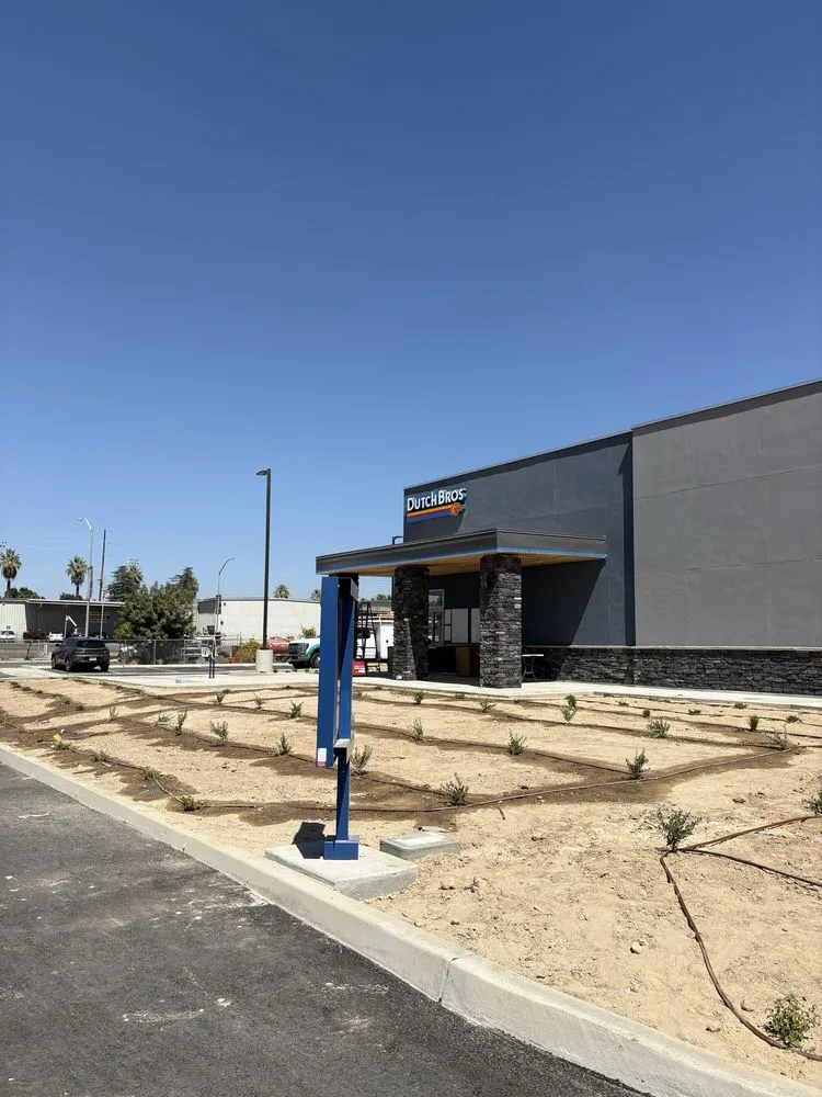 Reliable landscaping services for residential properties in Fresno, CA by Platinum Landscape