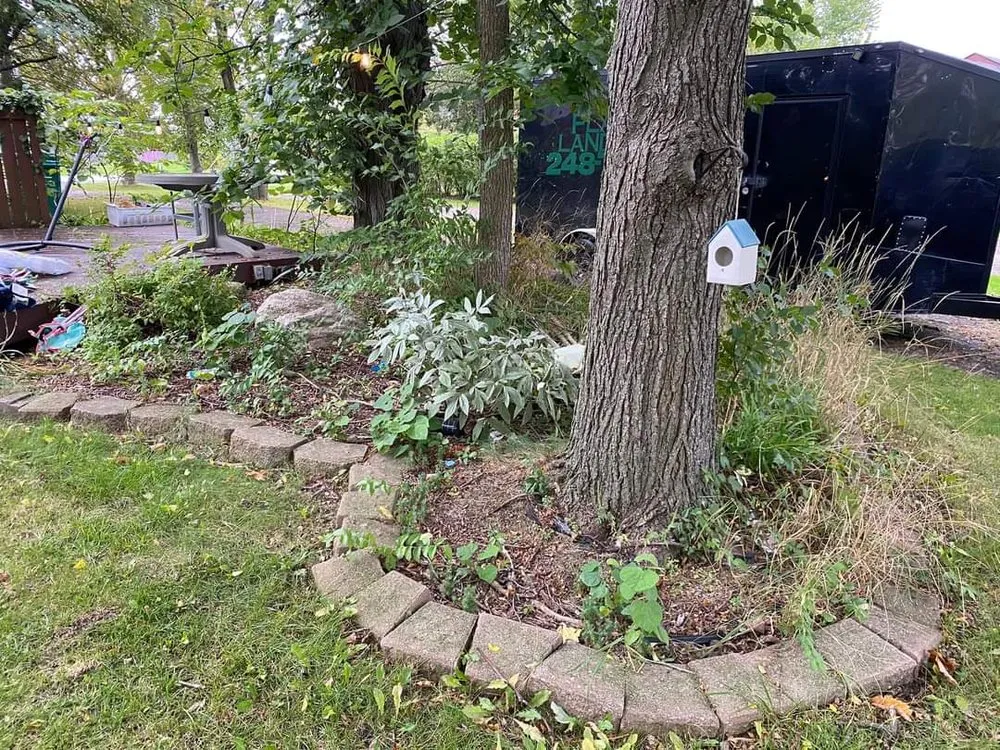 Local yard maintenance for homes in Dearborn, MI by Platinum Landscaping