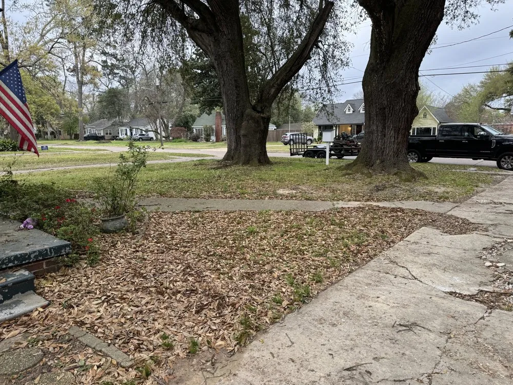 Trusted yard maintenance with custom design in Benton, LA by Platinum Lawn Care