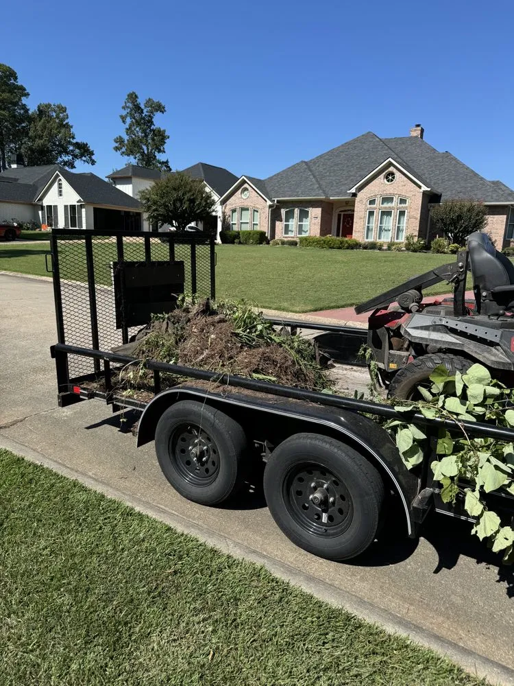 Expert yard maintenance with custom design across Benton, LA - Platinum Lawn Care