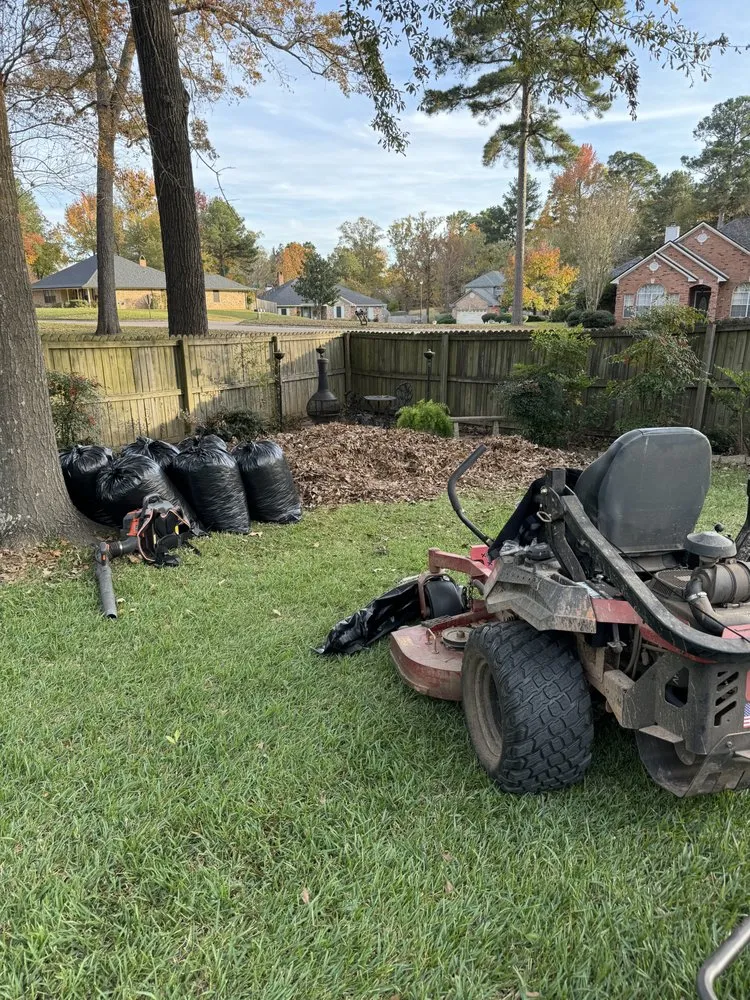 Custom lawn mowing service in Benton, LA by Platinum Lawn Care