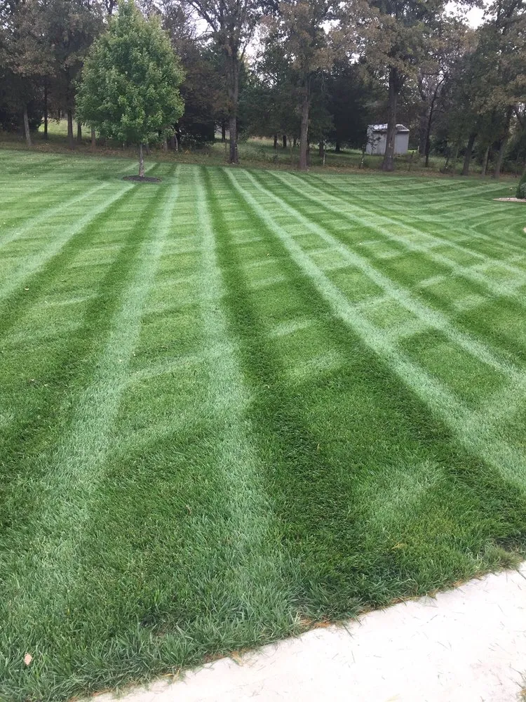 Local garden landscaping experts serving Blue Springs, MO - Platinum Lawn Care