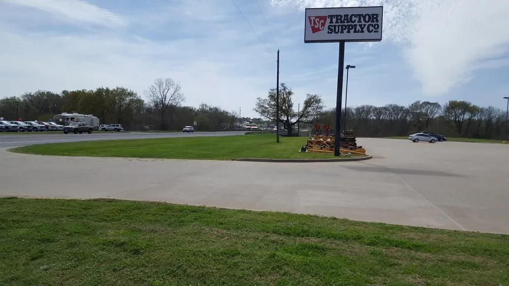 Affordable garden landscaping near you in Caldwell, TX by Platinum Lawn Maintenance