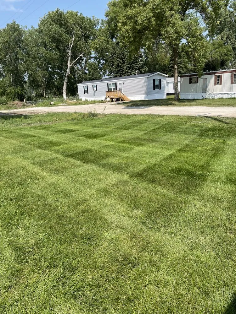 Custom yard maintenance in Sioux City, IA by Platinum LawnScapes