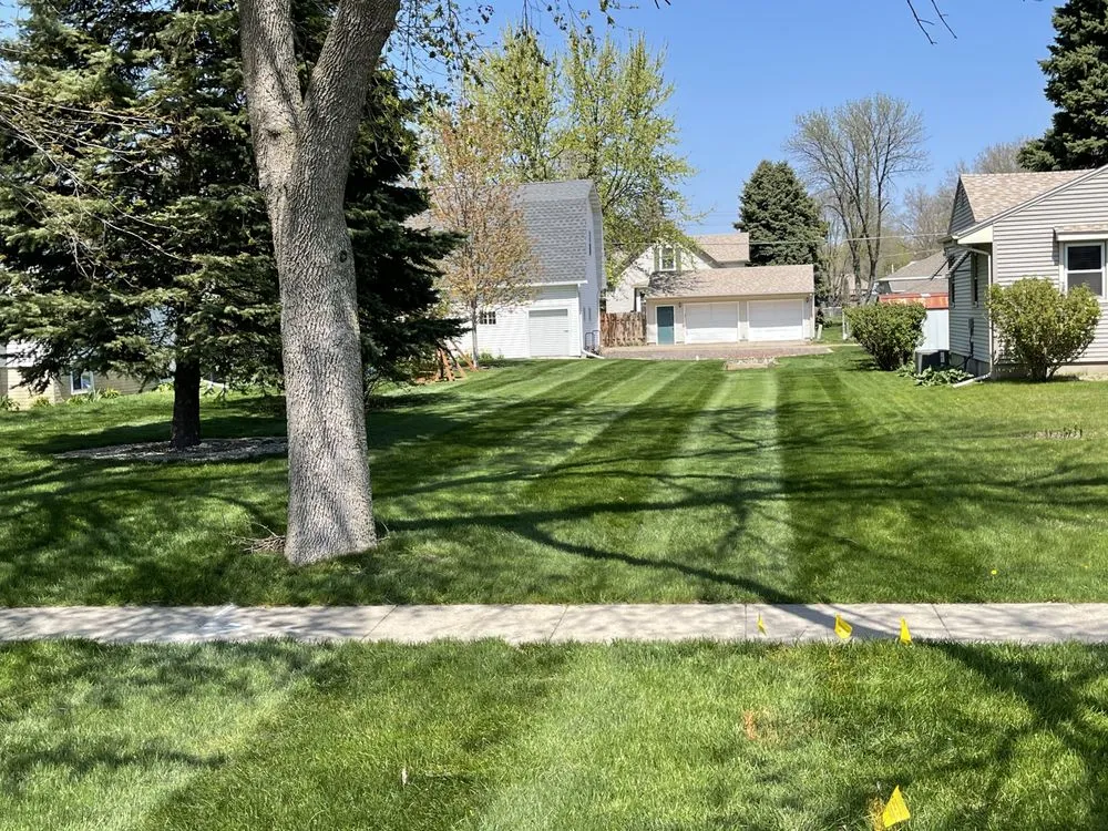 Local lawn care service for homes across Sioux City, IA - Platinum LawnScapes