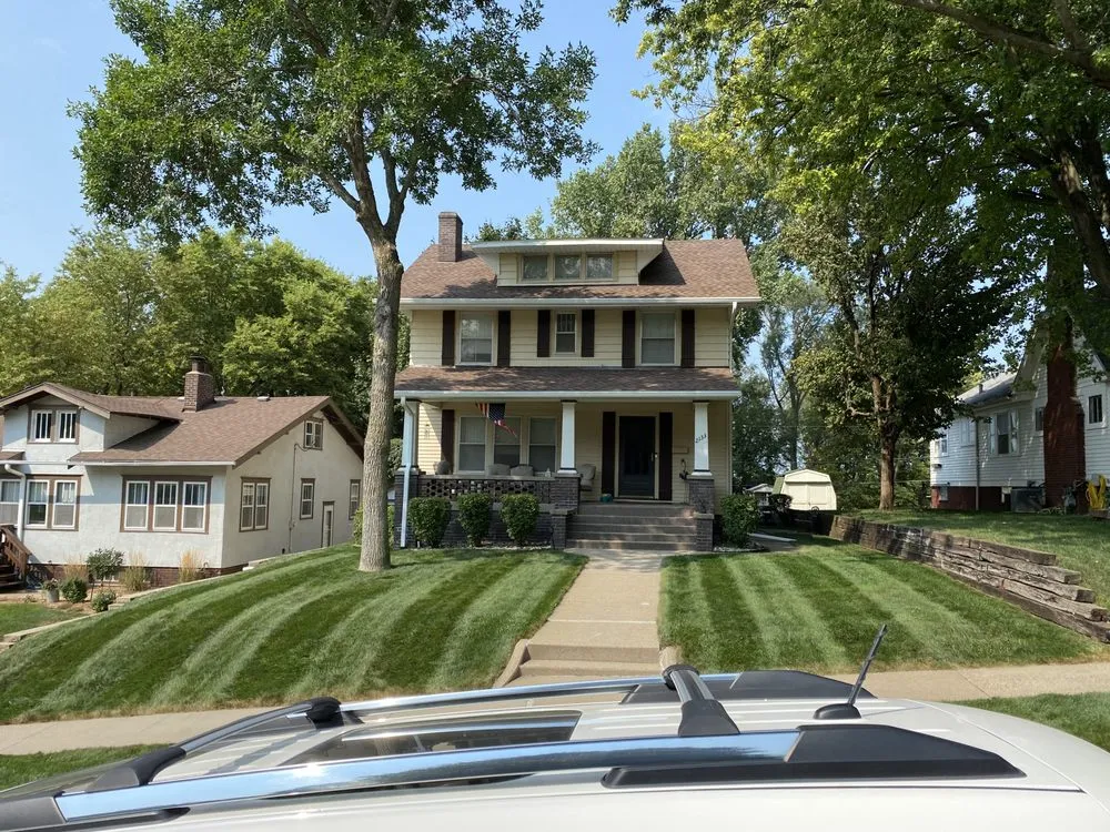 Local landscaping services experts serving Sioux City, IA - Platinum LawnScapes