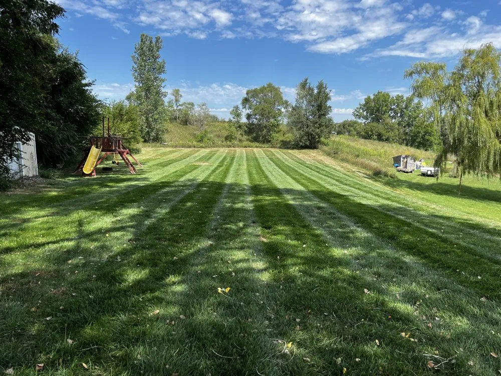 Top-rated lawn care service in Sioux City, IA by Platinum LawnScapes