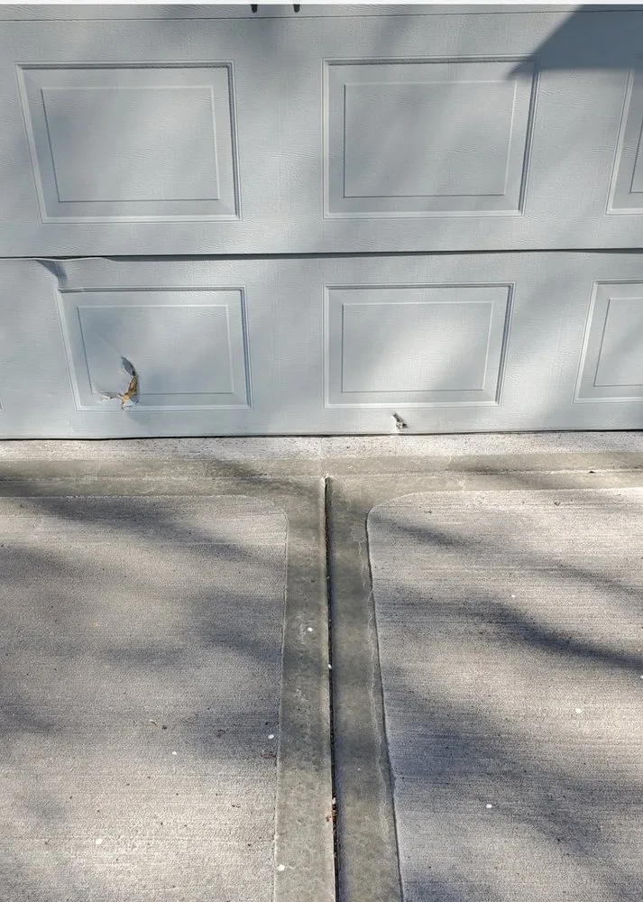 Professional lawn mowing service in Lenexa, KS - Platinum Outdoor Concepts