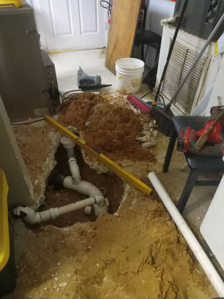 Affordable lawn mowing service in Deltona, FL by Plomeria Completa