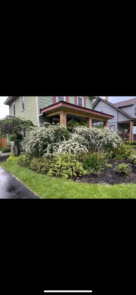 Professional garden landscaping experts serving Cincinnati, OH - Plots n’ Pots