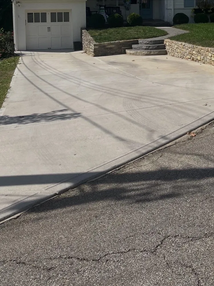 Affordable lawn mowing service for beautiful yards across Cincinnati, OH - Plots n’ Pots