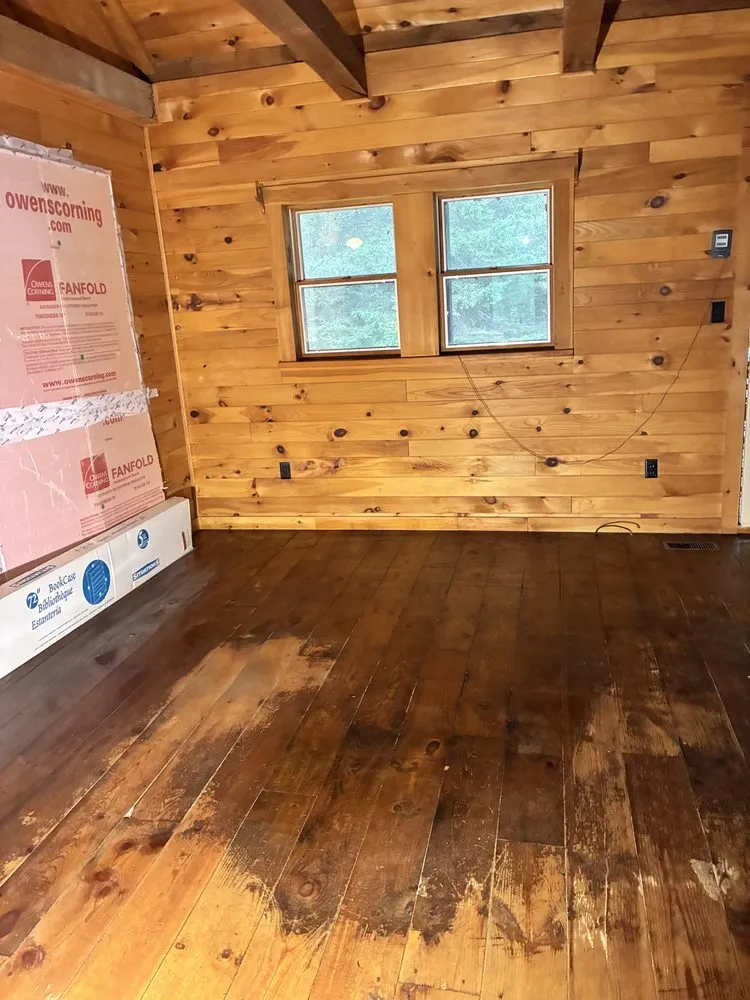 Local yard cleanup service in New Hartford, NY by Plunder Runners