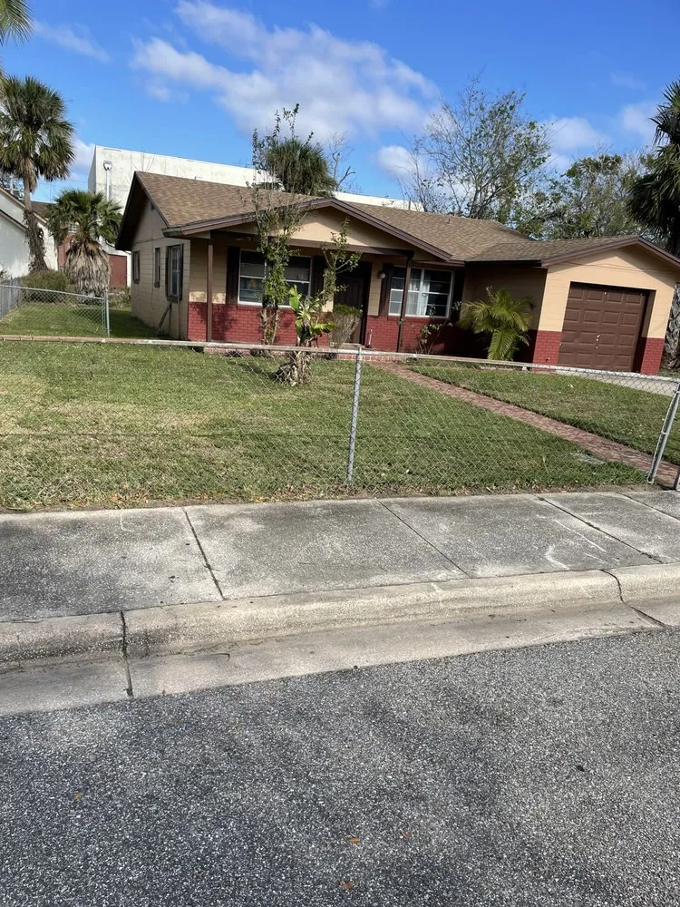 Custom lawn mowing service in Daytona Beach, FL by Pm Beautification