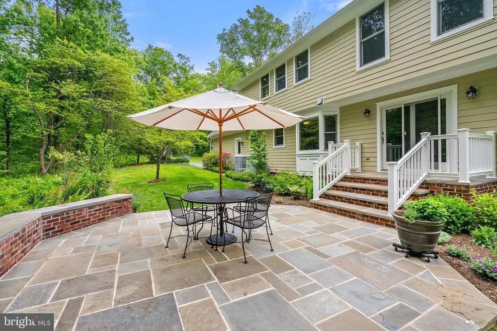 Expert lawn care service with custom design in Warrenton, VA by Pmg Hardscapes