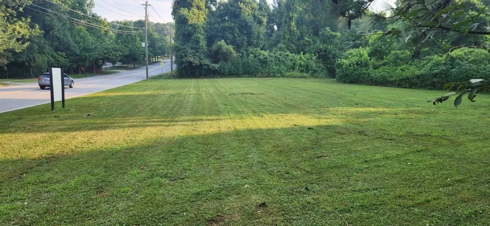 Reliable lawn mowing service for year-round maintenance in Riverdale, GA by Pmp Brothers Lawn Care