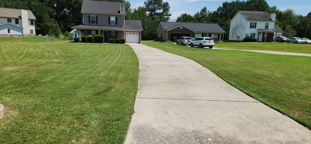Professional lawn care service in Riverdale, GA - Pmp Brothers Lawn Care