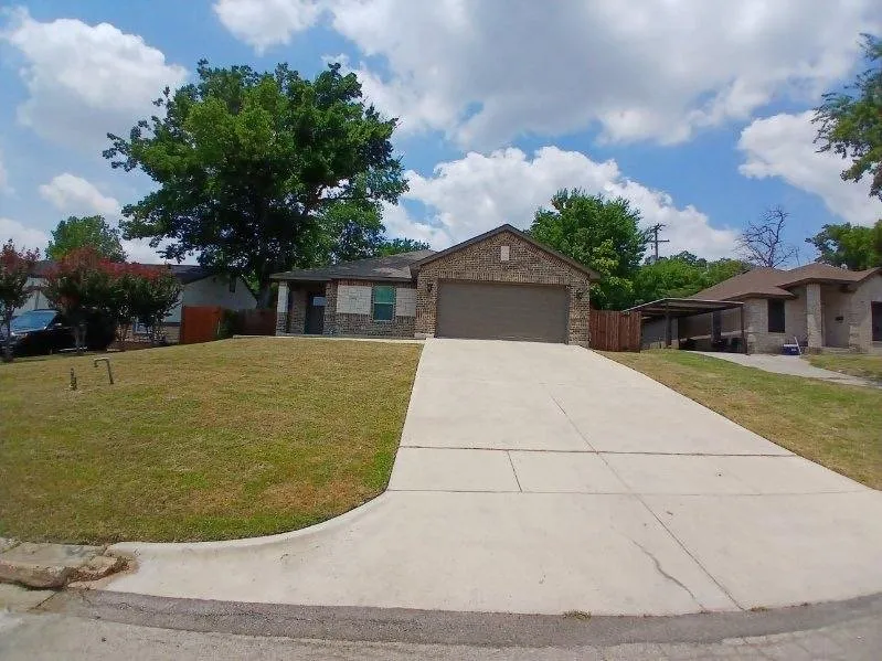 Custom residential landscaping in Fort Worth, TX by PNG Mowing