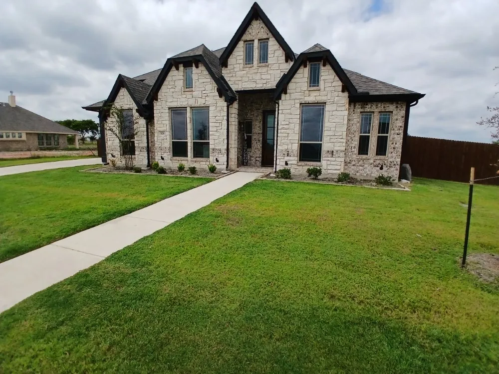 Local yard maintenance in Fort Worth, TX by PNG Mowing