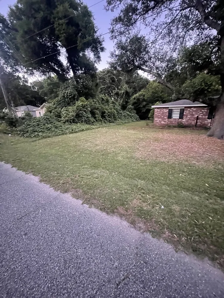 Expert lawn care service with custom design across Pensacola, FL - Pnl lawn care