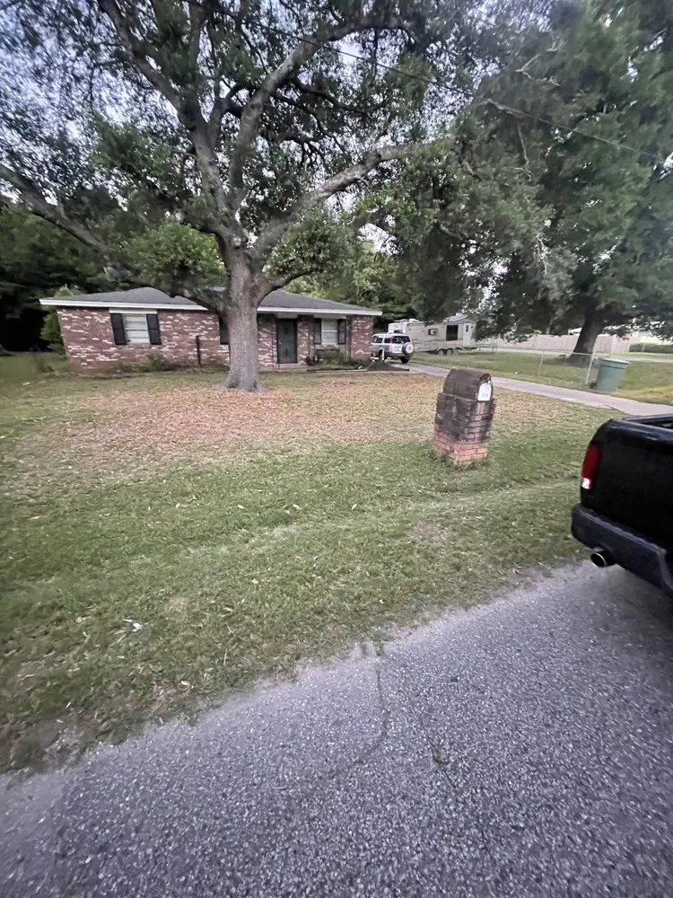 Affordable yard maintenance in Pensacola, FL by Pnl lawn care