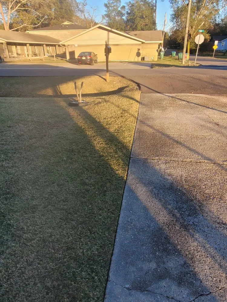 Expert residential landscaping experts serving Hattiesburg, MS - Pnuts Lawncare