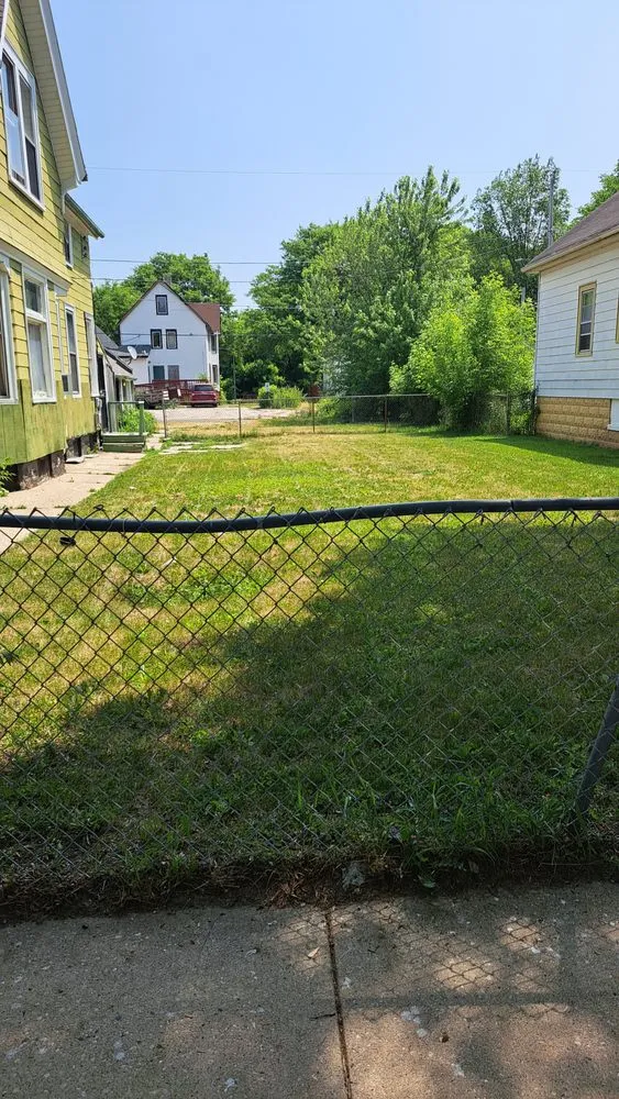 Local lawn care service in Milwaukee, WI by Pocket Change