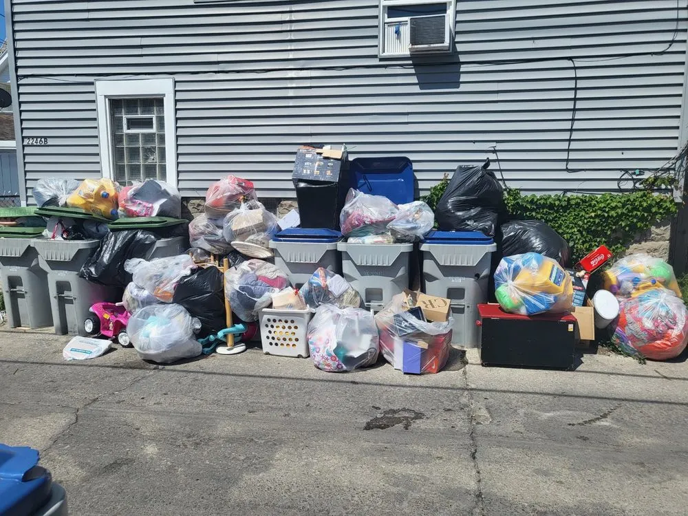 Top-rated yard maintenance in Milwaukee, WI - Pocket Change