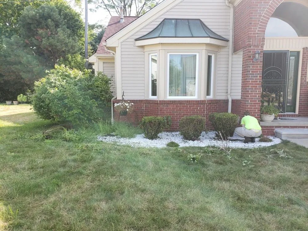 Affordable lawn mowing service experts serving Grosse Pointe, MI - Pointe Hill’s Landscaping
