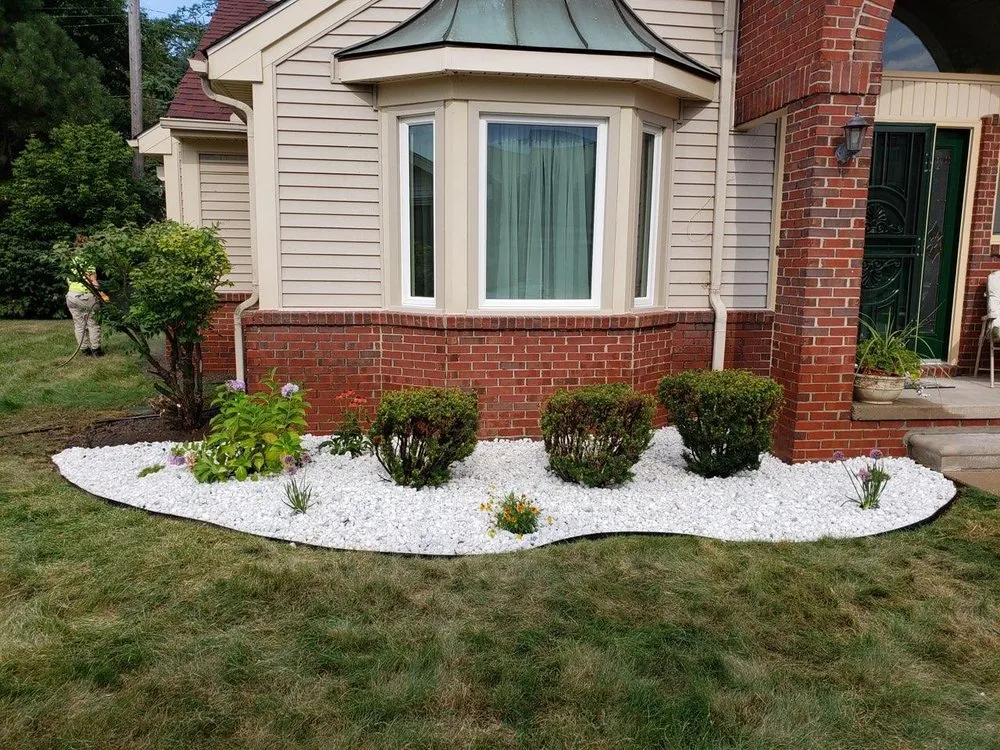 Professional garden landscaping in Grosse Pointe, MI by Pointe Hill’s Landscaping