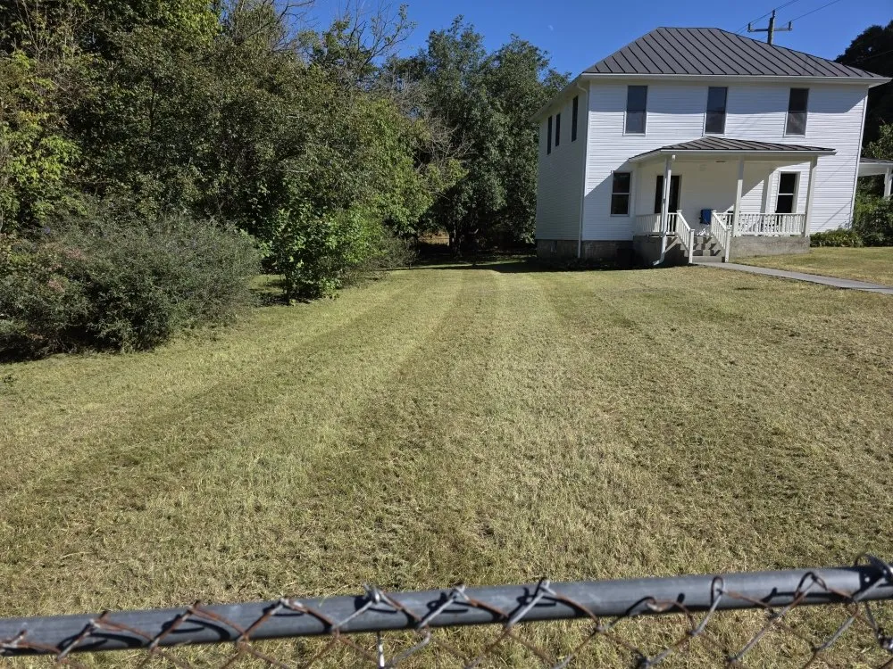 Top-rated yard cleanup service for residential properties across Stephens City, VA - Polanco's Lawn services