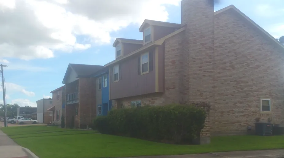 Expert residential landscaping in Beaumont, TX by Pollard's Pro Lawncare