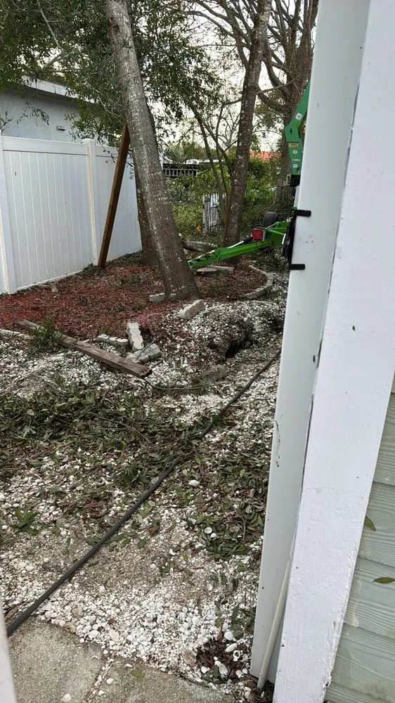 Custom lawn mowing service experts serving Bradenton, FL - Polson Landscaping Services