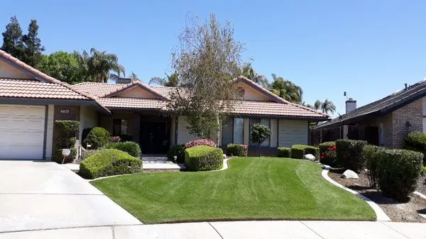 Poma Landscaping Logo