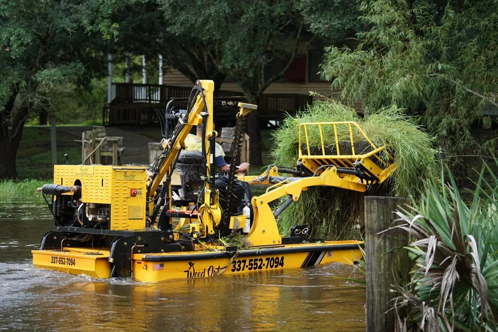 Custom lawn mowing service in Mandeville, LA - Pond Cleaning Service