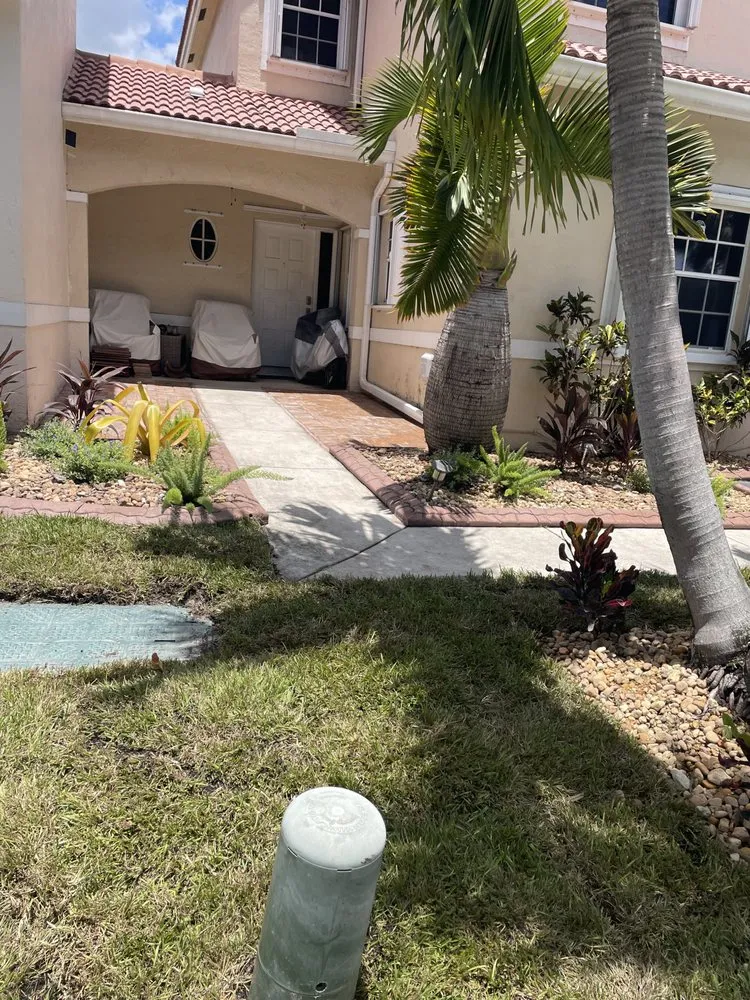 Affordable lawn care service in Oakland Park, FL by Ponderosa Landscaping