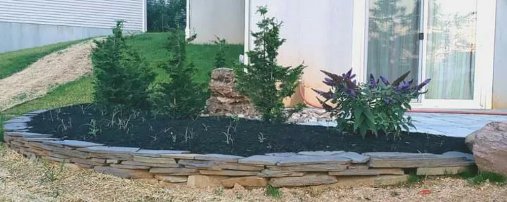 Professional yard maintenance experts serving Lebanon, PA - Pondscapes and Patios