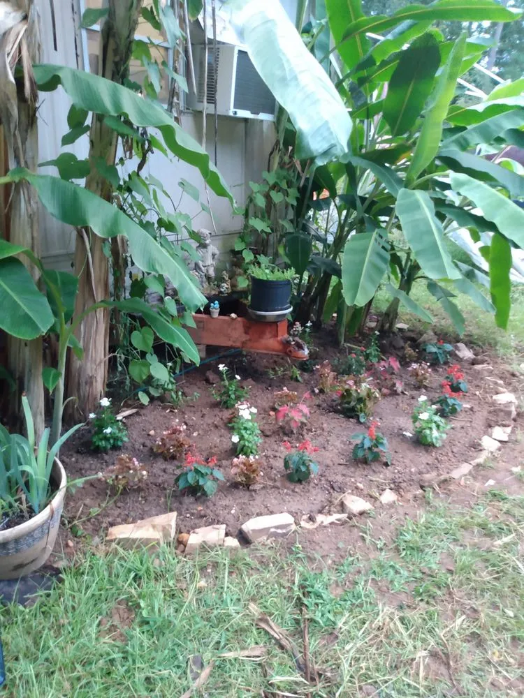 Affordable outdoor landscaping experts serving Phenix City, AL - Ponytails And Paint Pails