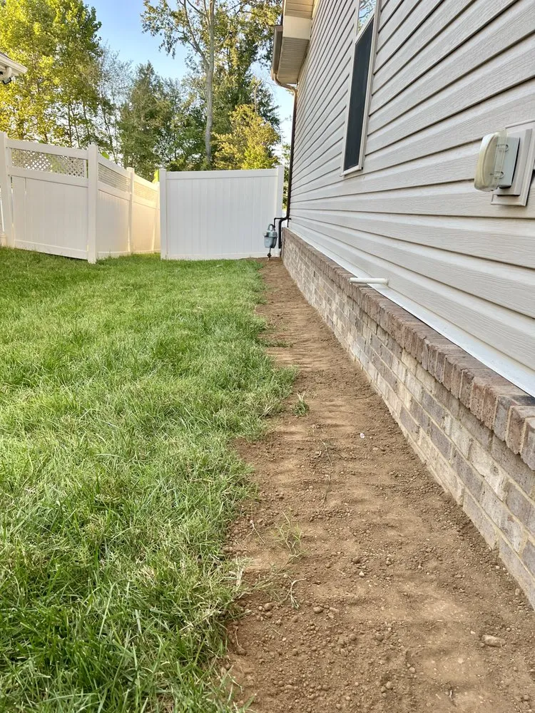 Custom lawn care service experts serving Clarksville, TN - Poof Trash Services