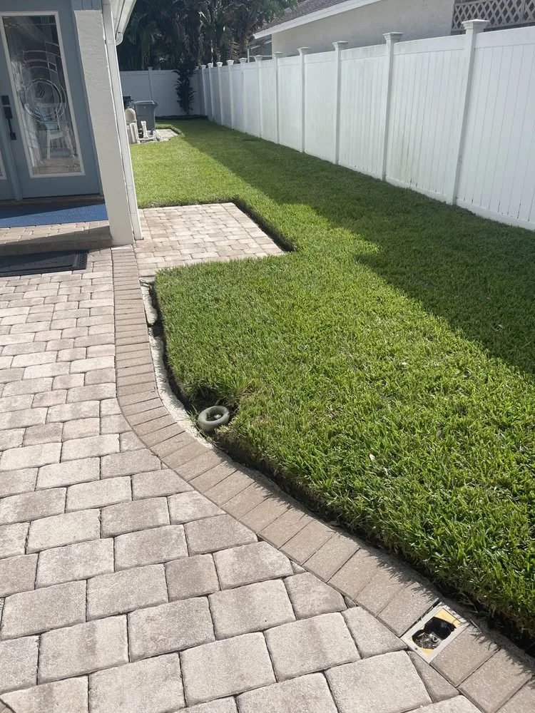 Reliable yard cleanup service with custom design in Tampa, FL by Pooh's Lawncare