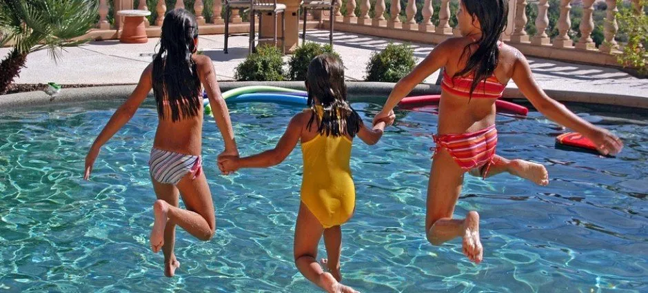 Expert lawn care service experts serving Fort Walton Beach, FL - Pool Works Custom Pools