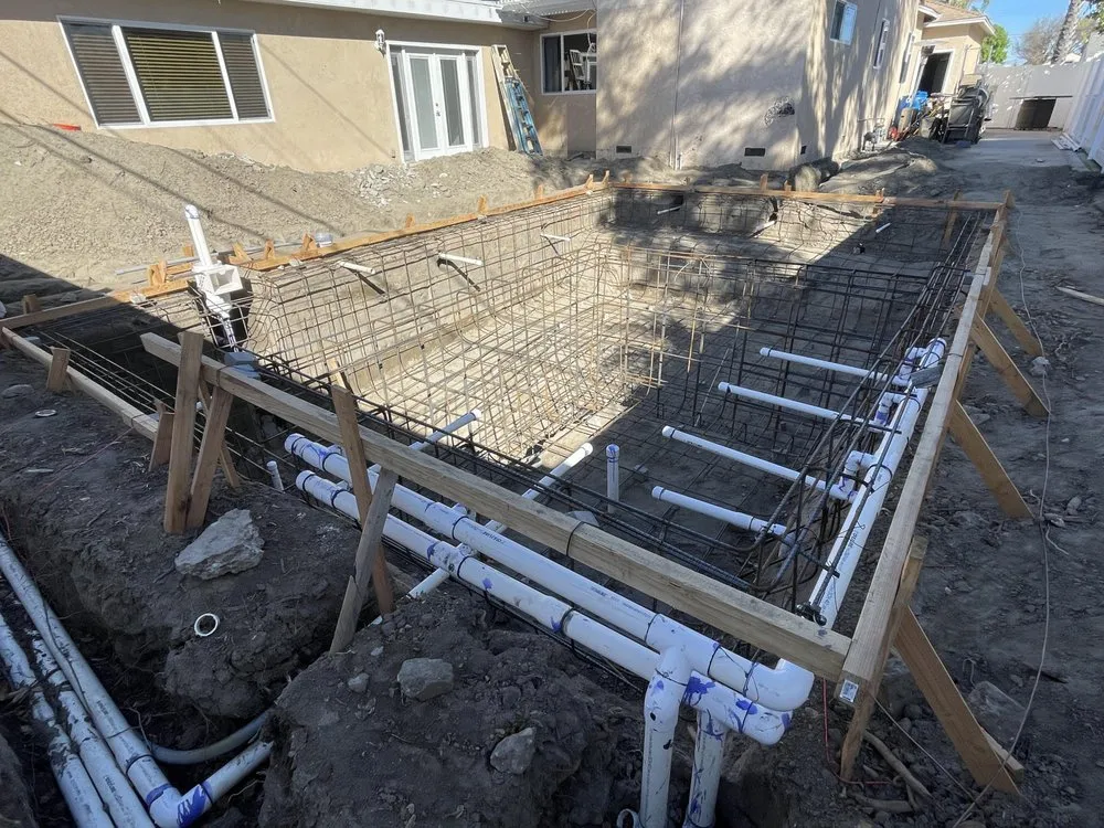 Custom lawn mowing service with custom design in Fountain Valley, CA by Poolmax