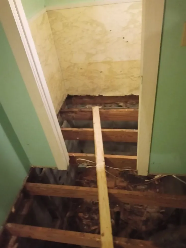 Local yard cleanup service for beautiful yards in Clarksville, TN by Poorboyz Services