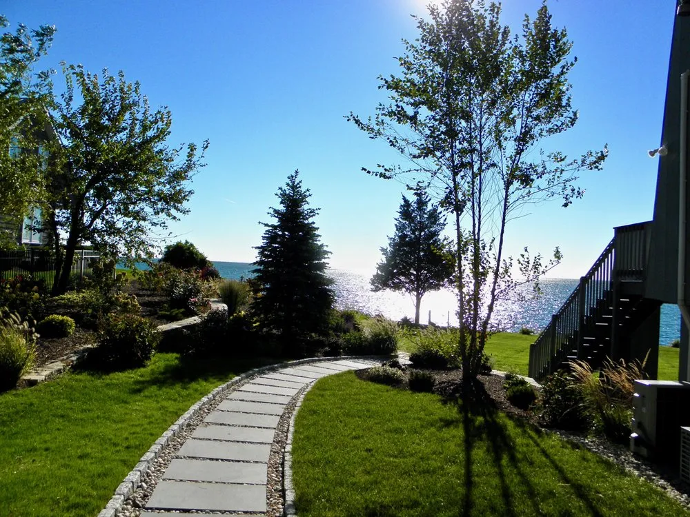 Professional garden landscaping experts serving Woodbridge, CT - POPEL Landscaping and Design