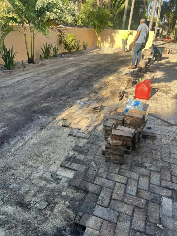 Expert lawn mowing service experts serving Lake Worth, FL - POPS Landscaping