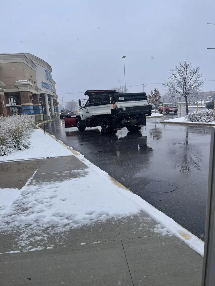 Expert lawn mowing service experts serving Shorewood, IL - Porcaro Services