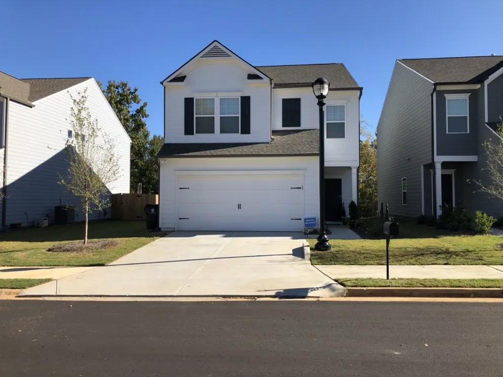 Custom yard maintenance in Newnan, GA - Porch View Lawn Care