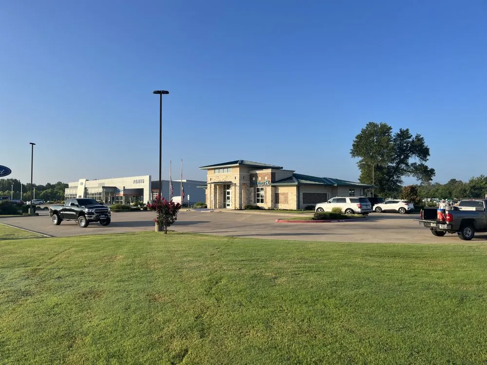 Trusted lawn care service experts serving Paris, TX - Porter Lawn Maintenance