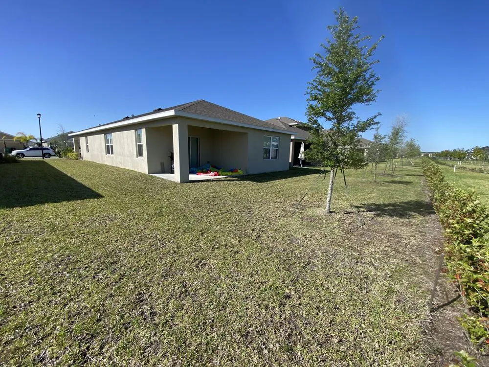 Custom garden landscaping in Port St. Lucie, FL by Portes & Sons